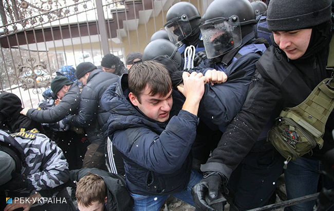 Суд над Трухановым: активисты устроили еще одну потасовку с правоохранителями