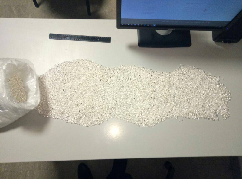 В пункте пропуска "Борисполь" таможенниками изъято 20 кг серебра в гранулах