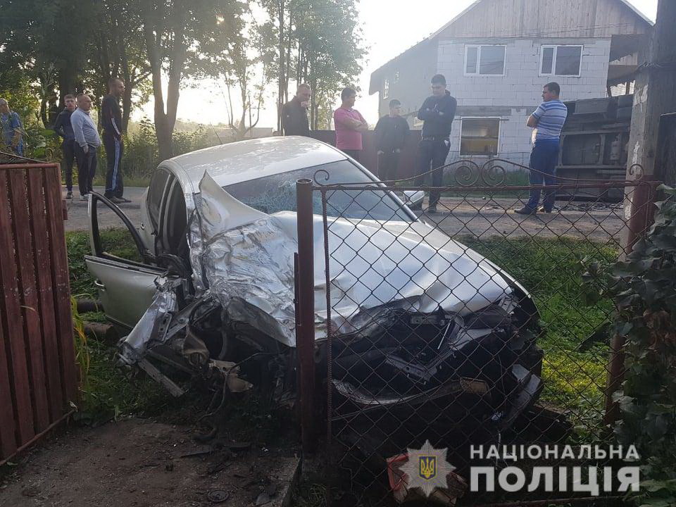 У Закарпатській області авто врізалося в автобус з пасажирами, є постраждалі