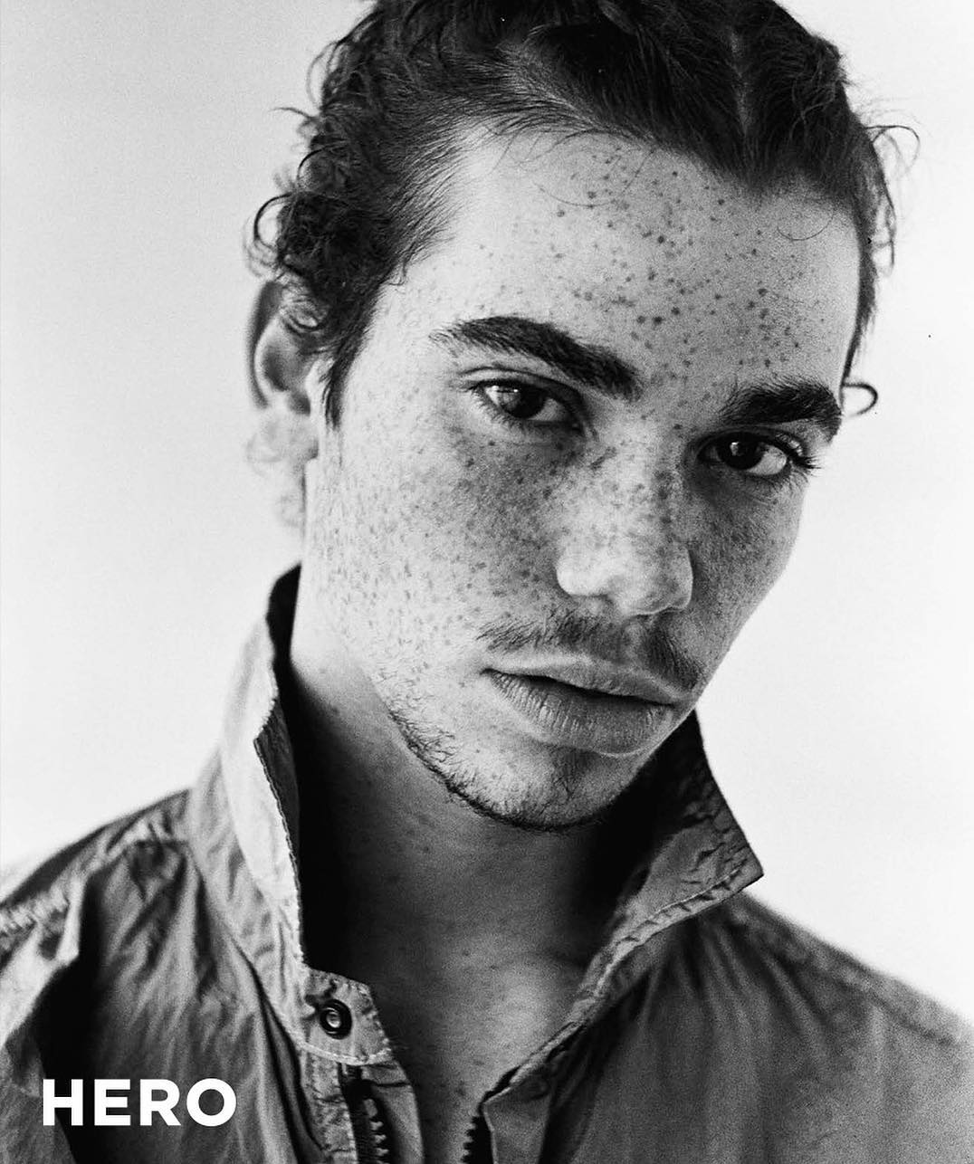 Умер известный голливудский актер: ему было всего 20 лет