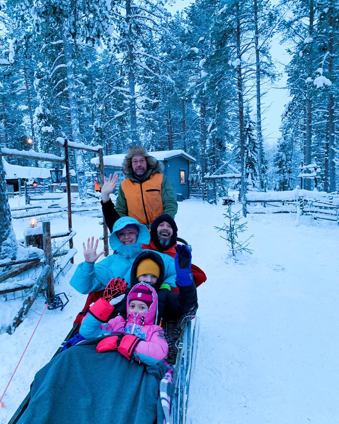 День длится 4 часа и бегают "собаковолки": Сергей Бабкин побывал в сказочных краях