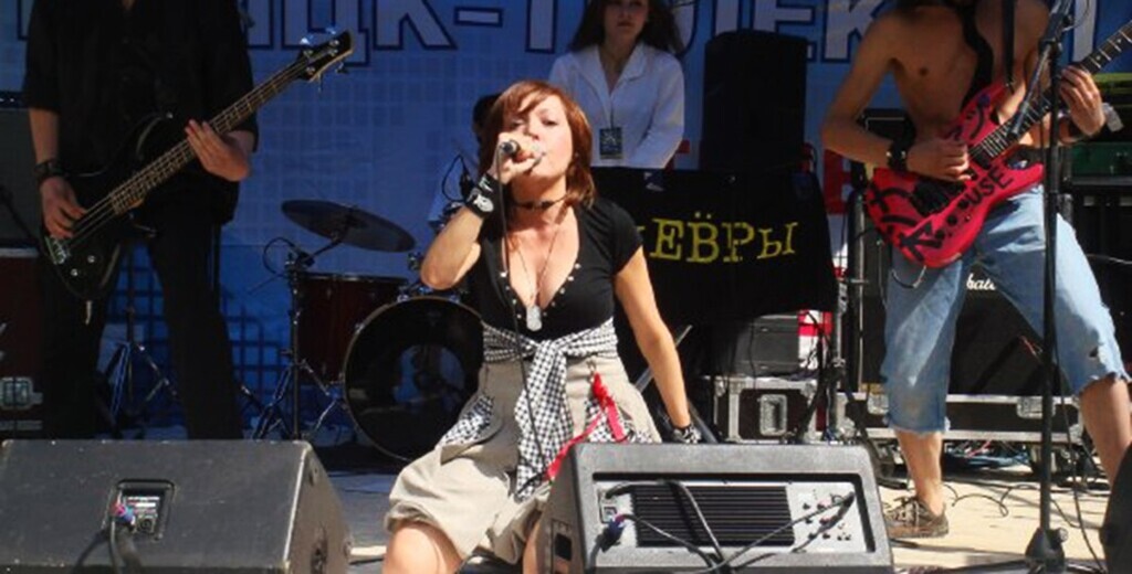 В России известная певица найдена мертвой в квартире мамы