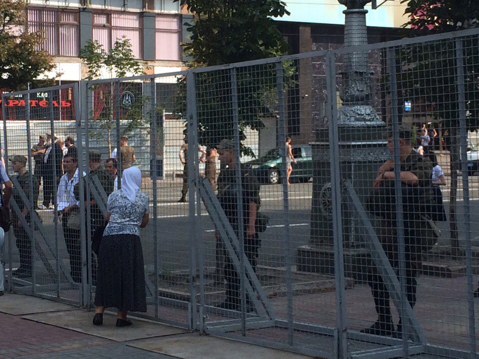 на Крещатике силовики охраняют правопорядок на крестном ходе