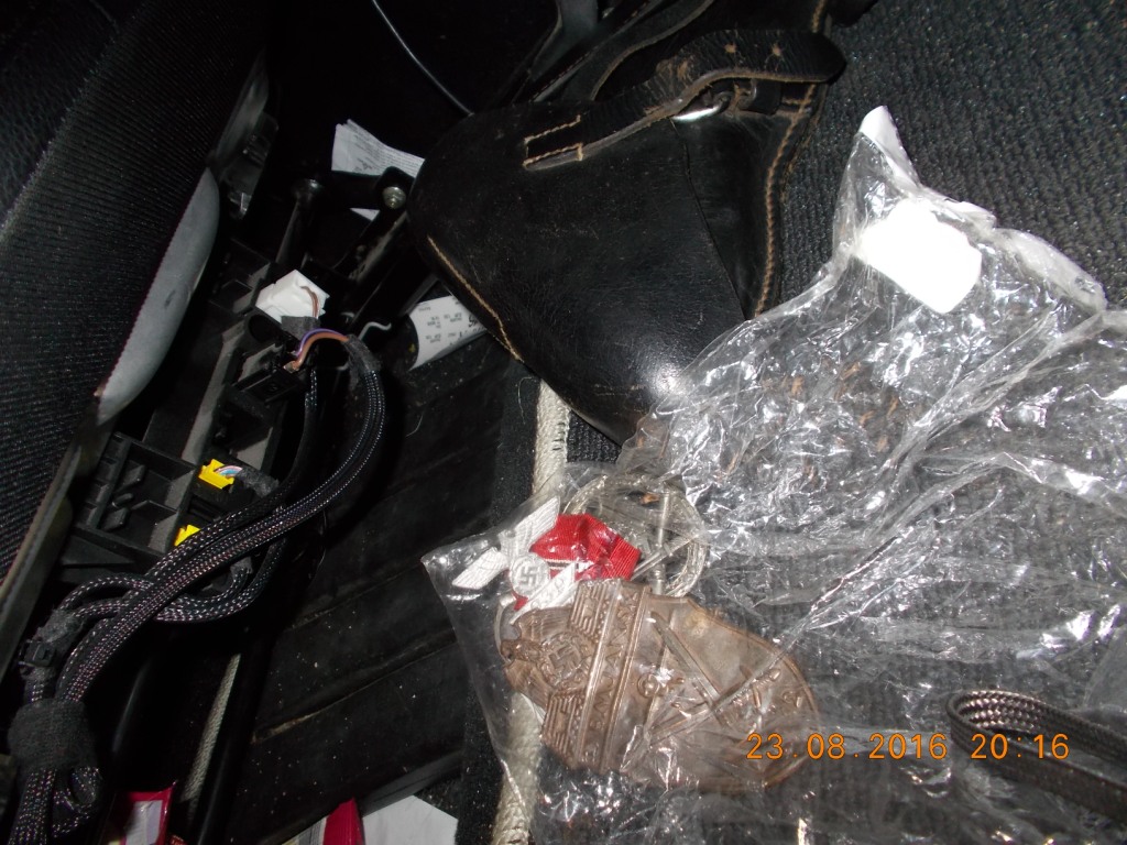 Пограничники изъяли предметы времен Второй мировой войны 