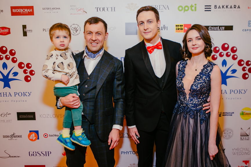 Ведущий "плюсов" вывел в свет красавицу жену: "семья - самое главное в жизни"