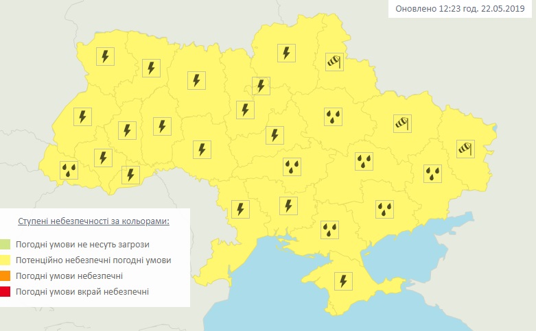 Україну в найближчі години накриє гроза: синоптики попередили про небезпеку