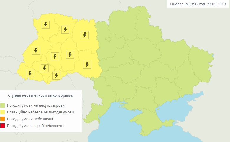 Зальет и засыплет градом: какие области более всего пострадают от непогоды