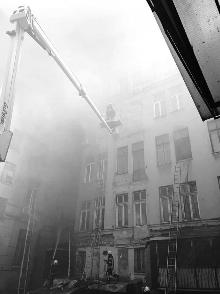 Невідомі герої пожежі в Одесі: вони рятували життя дітей (фото)