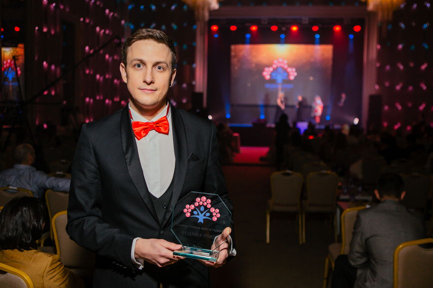 Ведущий "плюсов" вывел в свет красавицу жену: "семья - самое главное в жизни"