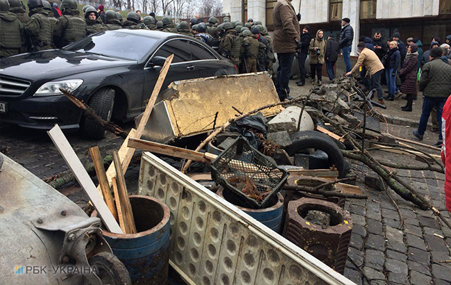 Задержание Саакашвили: активисты строят баррикаду