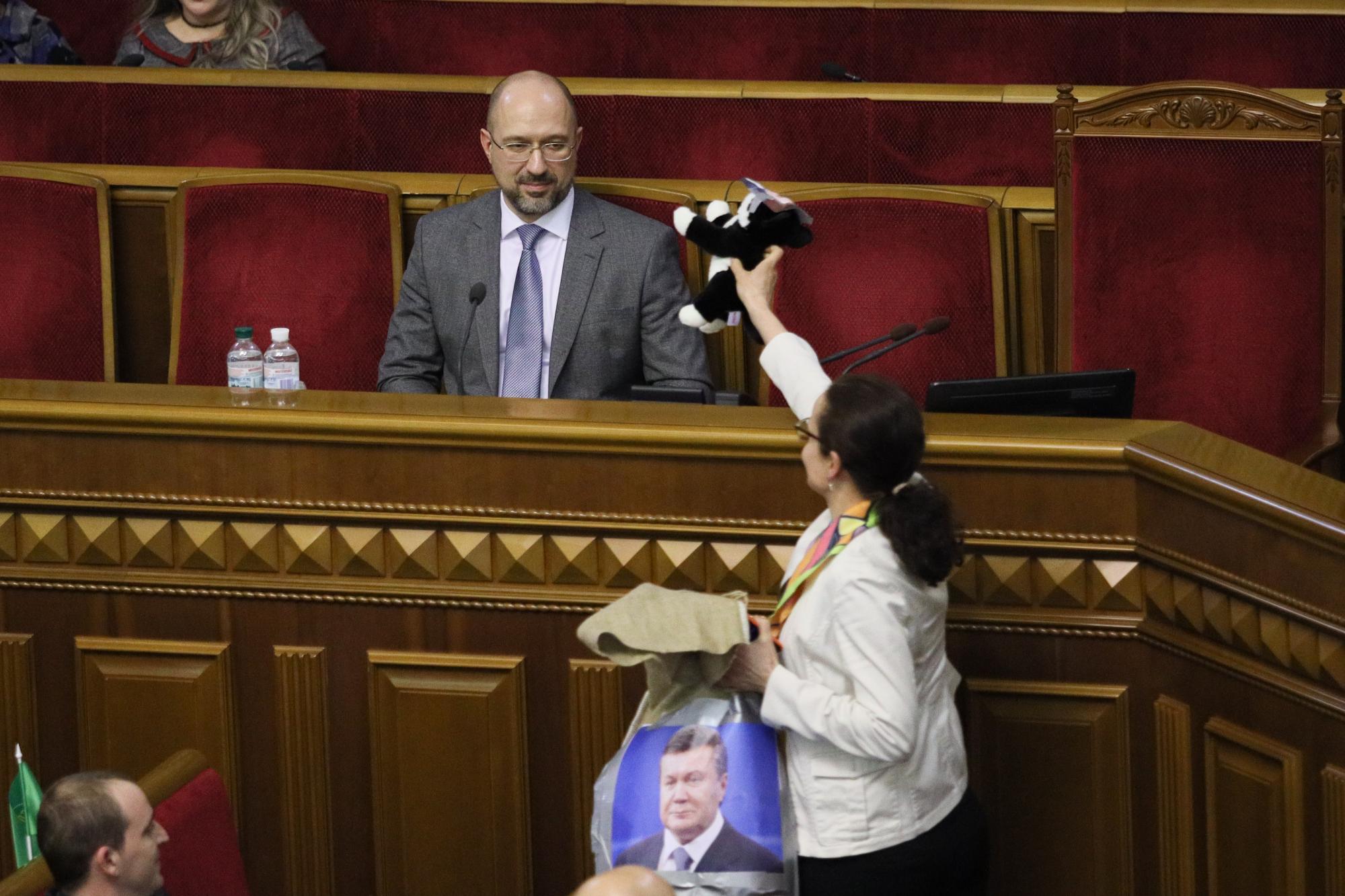 Шмигалю подарували кота в мішку. У прямому сенсі (фото)