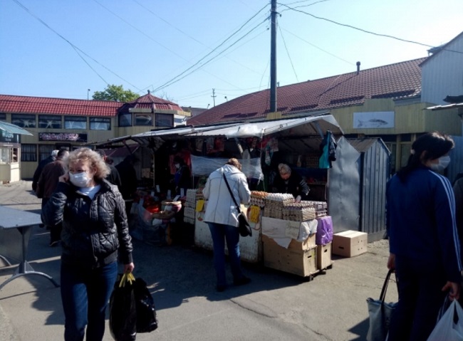 В Україні відкрили ринки в розпал карантину: що там відбувається (фото і відео)