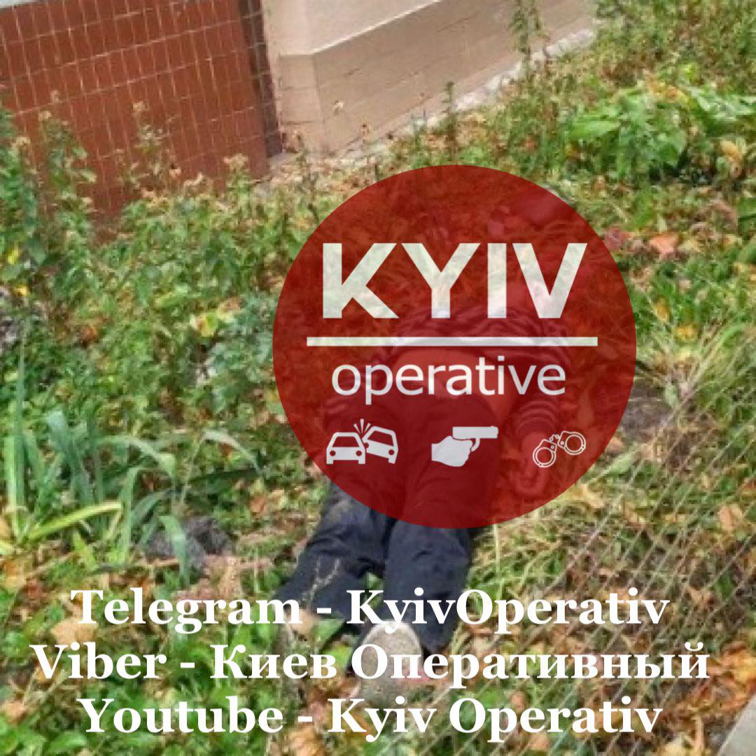 В Киеве мужчина сорвался с балкона, пытаясь сбежать по простыни (фото)