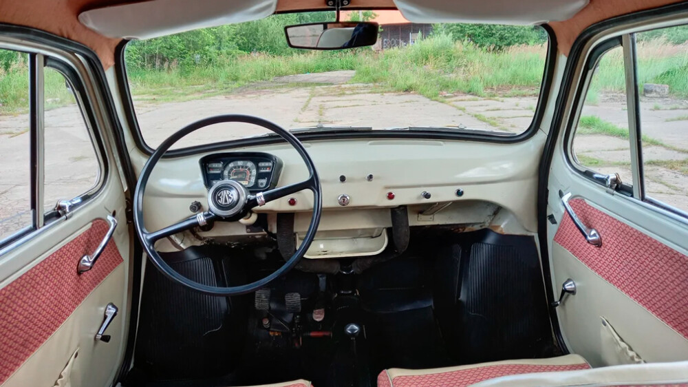 У мережі продають унікальний "Запорожець": фото салону і ціна 52-річної мікролітражки