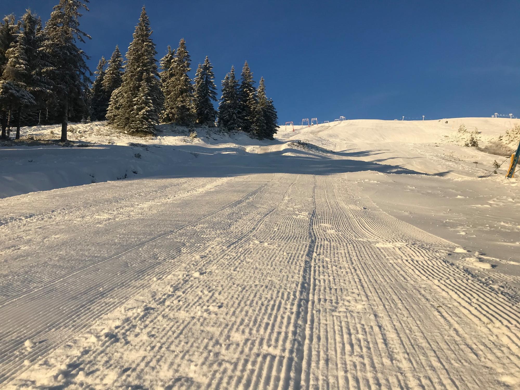 Гірськолижний курорт Карпат засипало снігом: яскраві фото і відео
