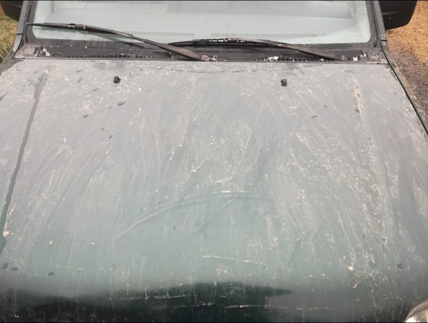 Європу засипало кольоровим снігом: фото незвичайного явища