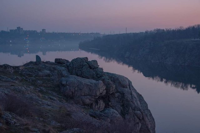 Фотограф показал мистический рассвет над Хортицей: таким остров еще не видели