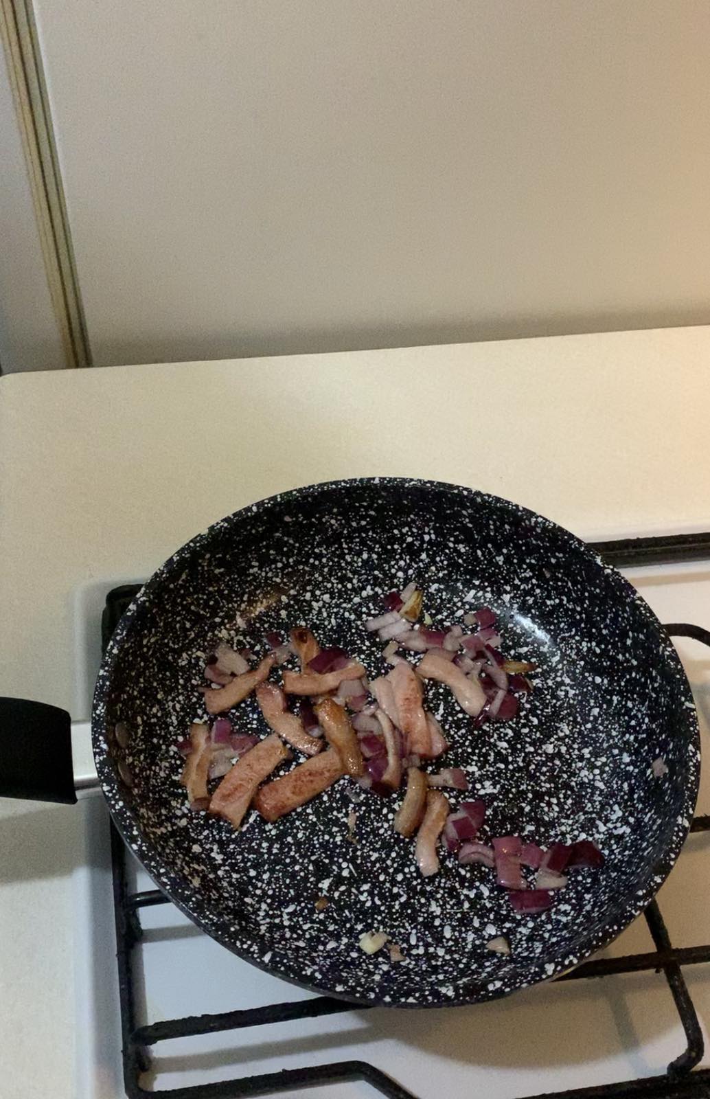 Шеф-кухар розповів, як легко приготувати ресторанну пасту "Карбонара" вдома