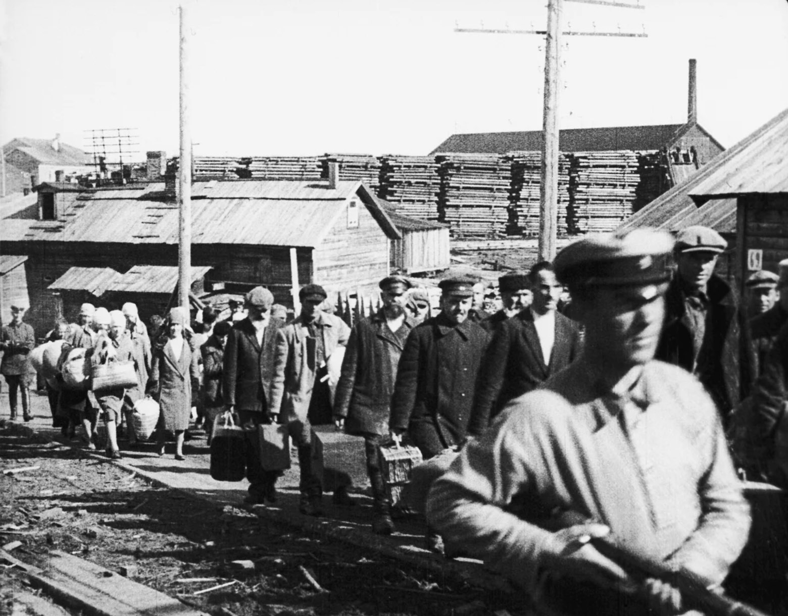 Появились пугающие фото из СССР, показывающие обозленного советского человека