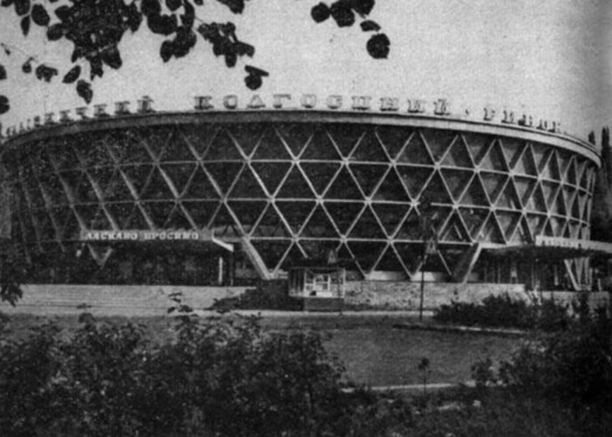 В Киеве ради новой высотки снесут культовый рынок-"шайбу": вот таким его запомнят