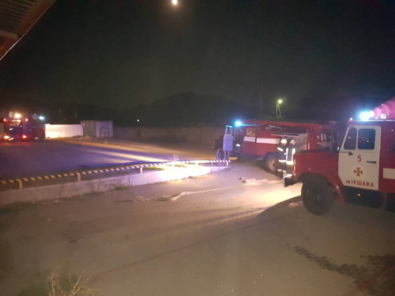 В Мукачево загорілась складська будівля Нової Пошти