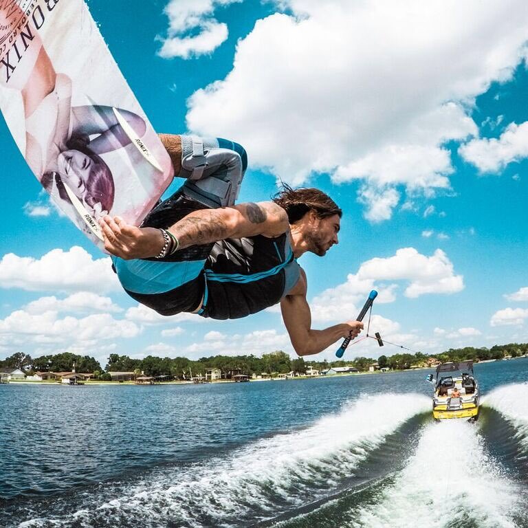 Чемпіонат Європи та Африки з вейкбордингу за катером у Києві