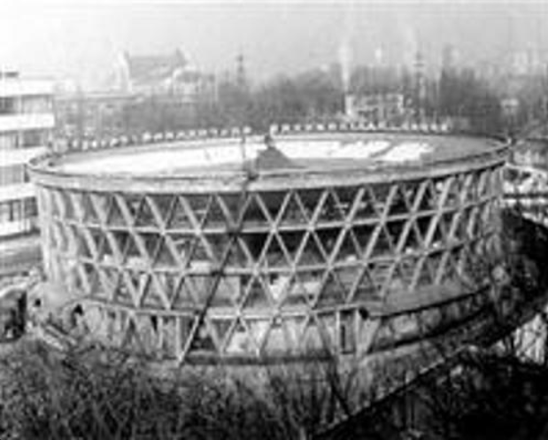 В Киеве ради новой высотки снесут культовый рынок-"шайбу": вот таким его запомнят