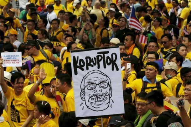 Тысячи малайзийцев вышли на антиправительственный протест в Куала-Лумпуре