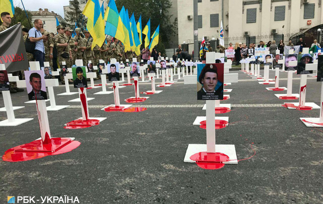 В Киеве почтили погибших под Иловайском