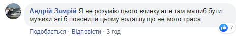 Новый мост в Киеве снова "атаковали": входит в моду у дятлов (фото)