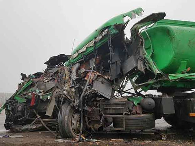 У Вінницькій області вантажівка зіштовхнулася з бензовозом