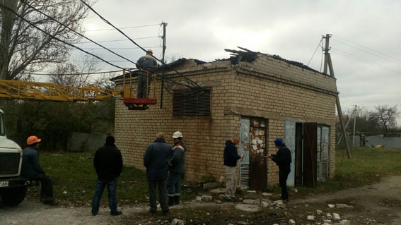 Бойовики обстріляли Красногорівку, частина міста залишилася без світла