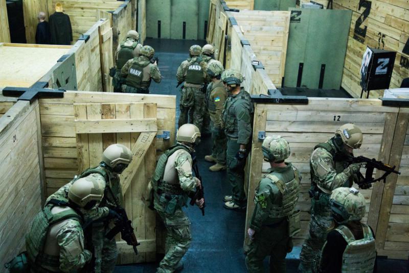 Співробітники ФБР провели тренінг для спецназу НАБУ і Нацполіції