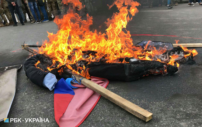 В Киеве почтили погибших под Иловайском