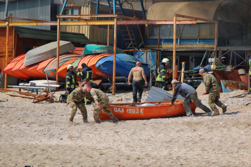 В Одесі на пляжі горить ресторан