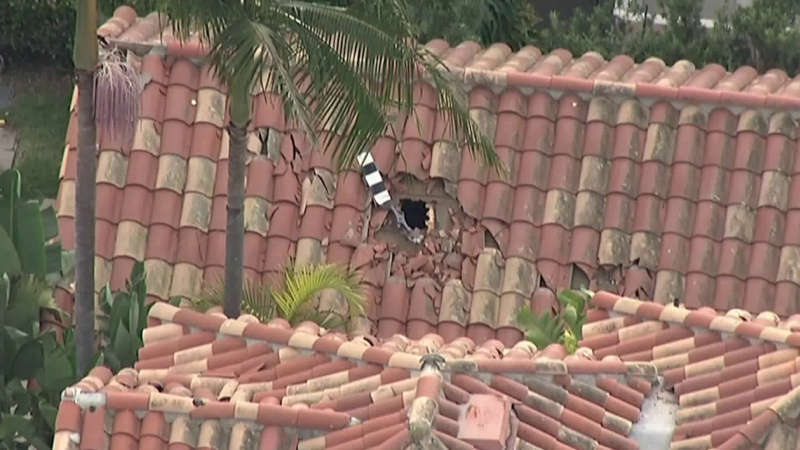 У Каліфорнії вертоліт врізався в будинок, три людини загинули