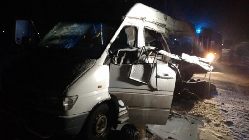 ДТП з фурою і мікроавтобусом у Дніпропетровській області