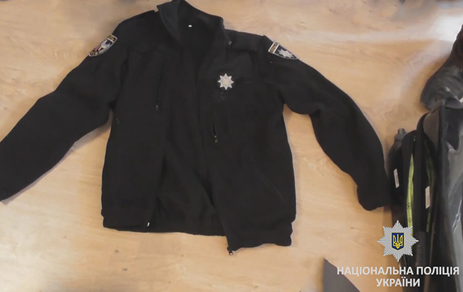 У Києві затримали псевдополіцейських, які грабували іноземців