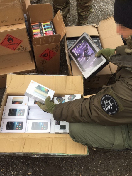 В зоне АТО за сутки задержали незаконные грузы на 2 млн гривен