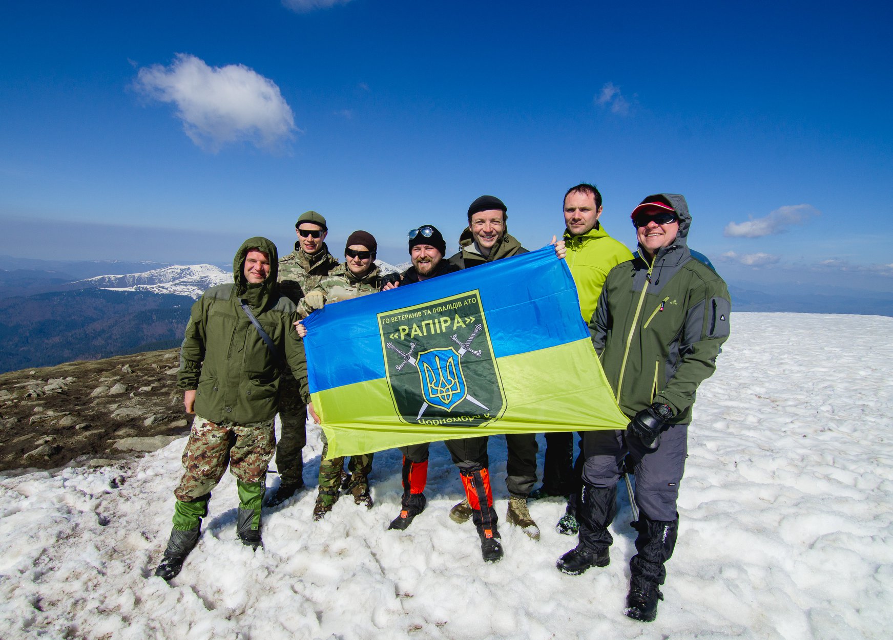Тишина на высоте: как украинский полицейский-альпинист покоряет горные вершины мира