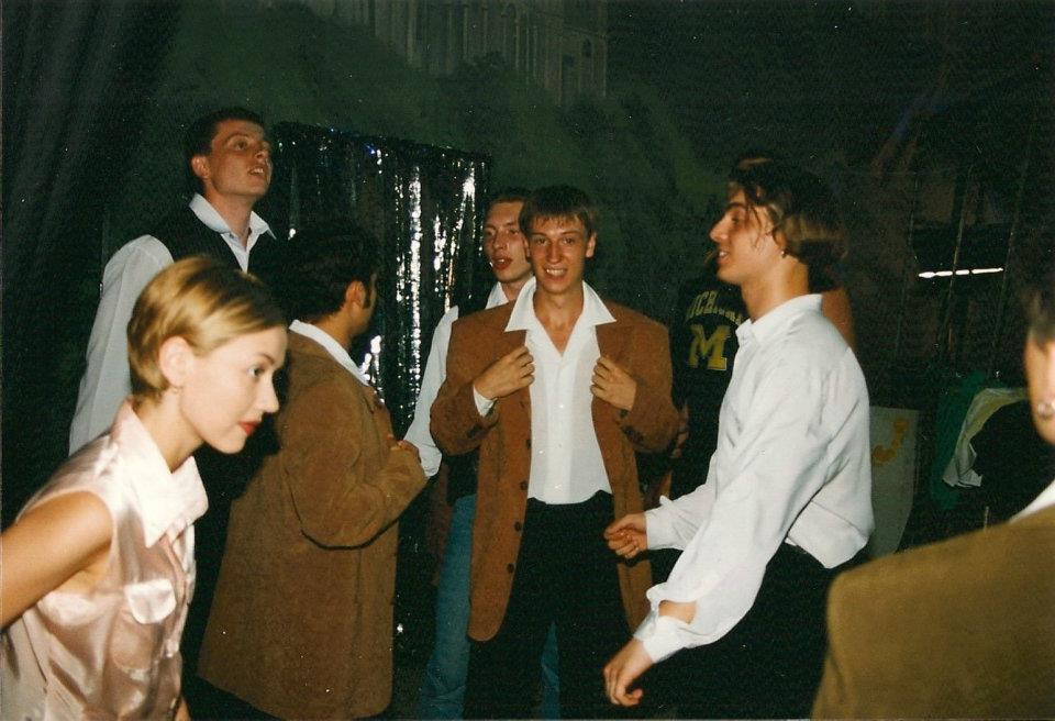 Прям как в сериале "Друзья": всплыли уникальные фото Зеленского