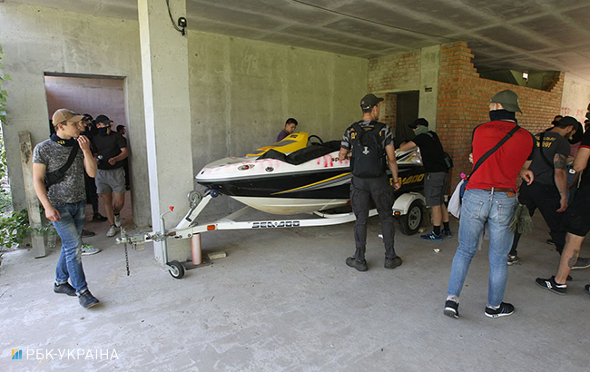 Активисты Нацкорпуса проводят акцию протеста у дома Левочкина