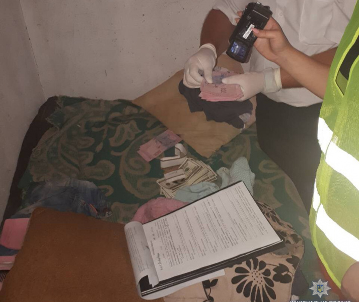 В Хмельницком полиция задержала женщину за продажу собственных детей