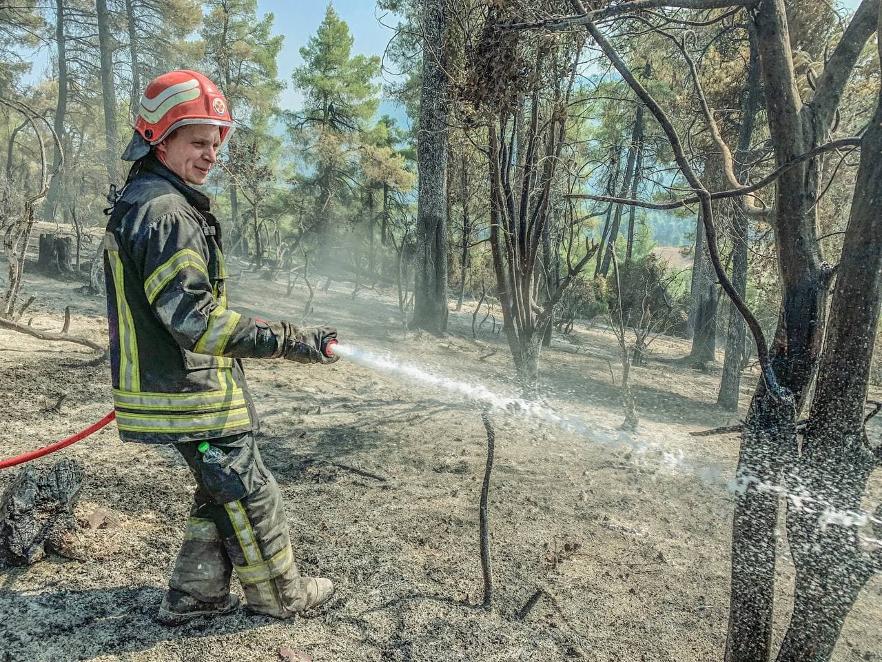 Украинцы спасли от страшных пожаров в Греции жилой дом (фото)