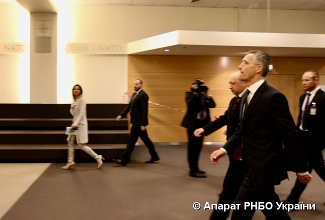 Столтенберг подтвердил готовность стран НАТО помогать Украине