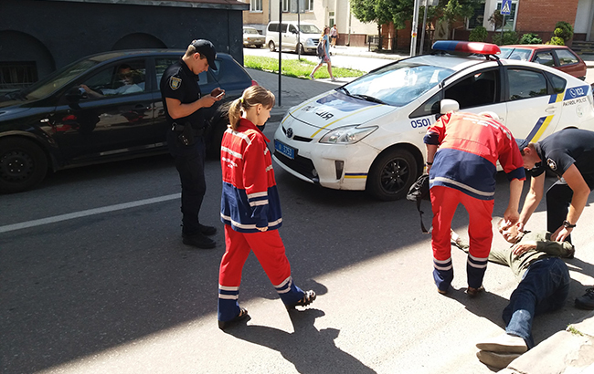 Во Львове патрульные совершили наезд на пешехода