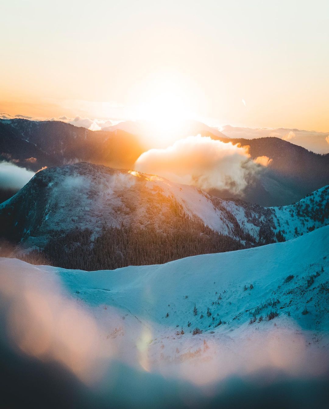 Зима в ноябре: регион Украины засыпает пушистым снегом (фото)