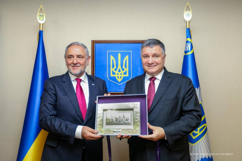 Антисемитские настроения являются недопустимыми в Украине, - Аваков