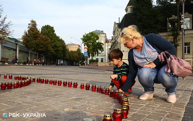 В Киеве проходит акция памяти жертв катастрофы самолета ИЛ-76, сбитого боевиками