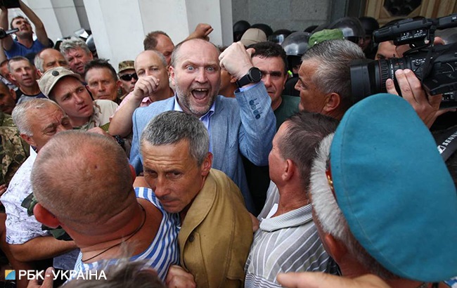 Столкновения под Радой: в полиции заявили о 3 пострадавших правоохранителях